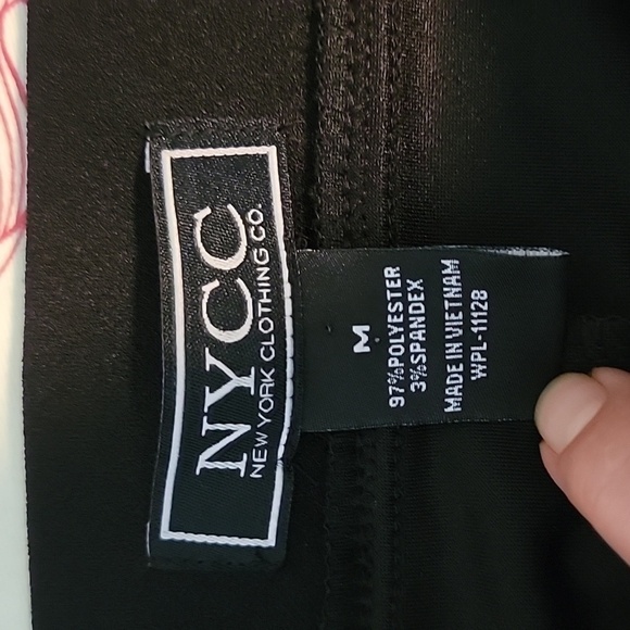 Knee-length Fishtail style skirt with buttons - Picture 8 of 8